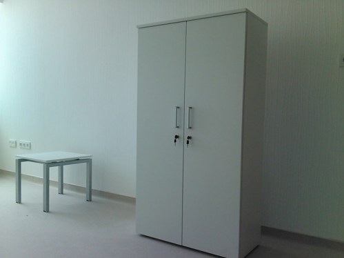 dolap modelleri isteğe göre yapılır,menteşeleri kapak değişimleri yapılır